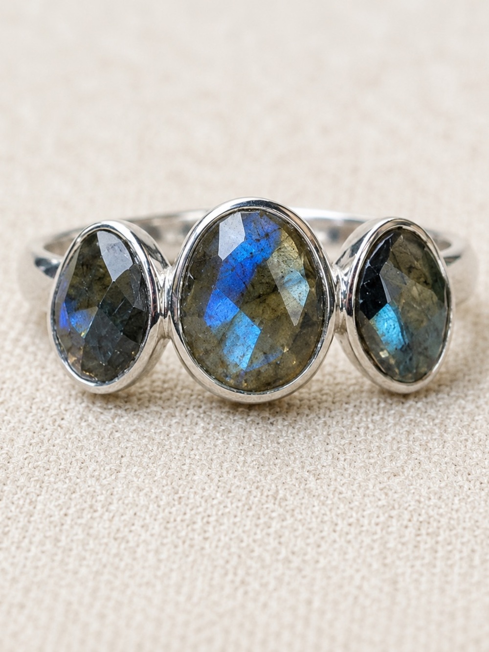 Silver Labradorite Triple Faceted Cute Oval Ring - Blue flash
